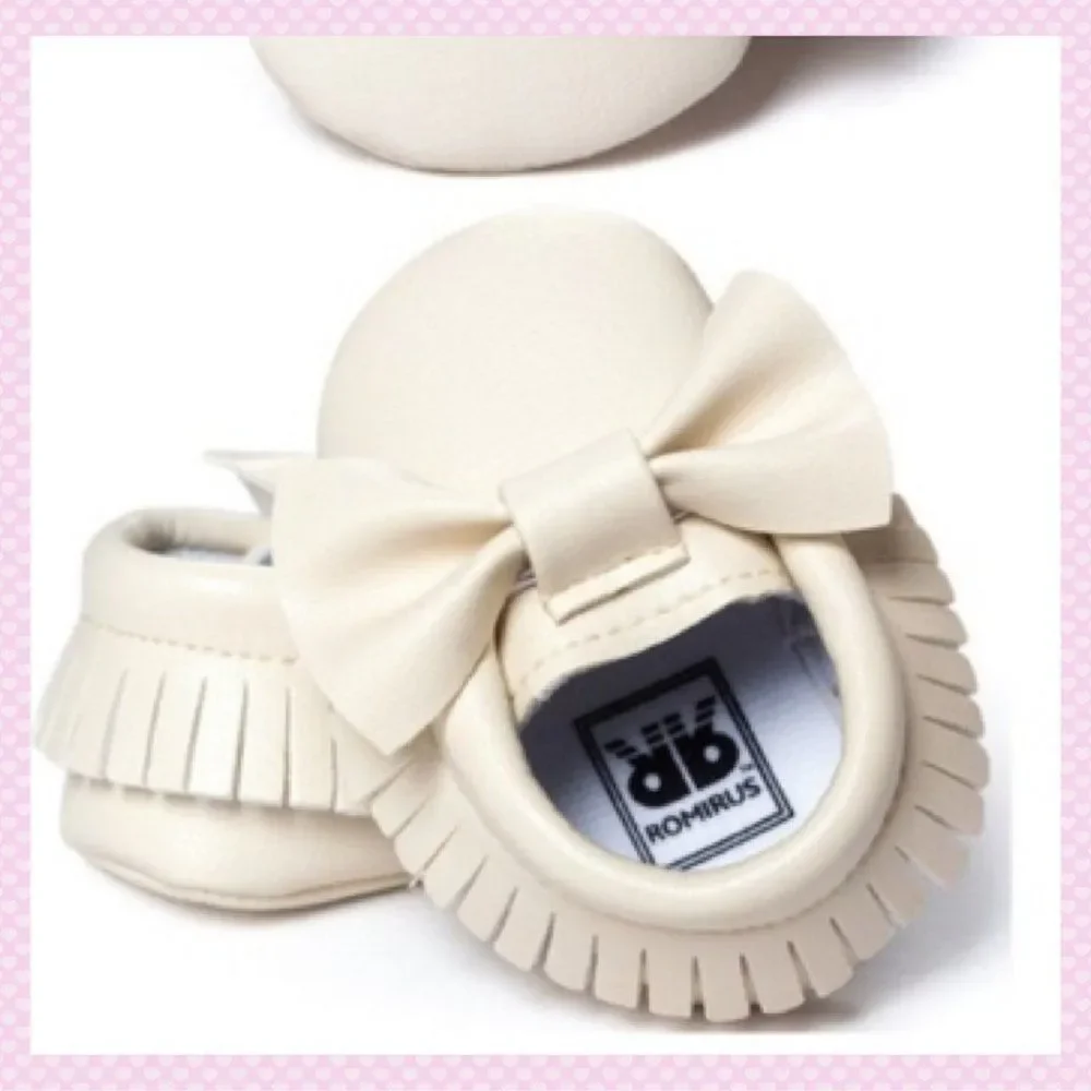 🎉HP🎉NWT, Too Cute Infant Moccasins in Ivory - 6-12m